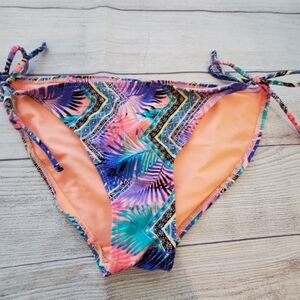 No Boundaries bikini bottom. Size large juniors